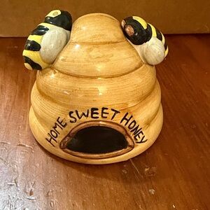 ALCO Vintage Removable Salt and Pepper Ceramic Home Sweet Home Beehive